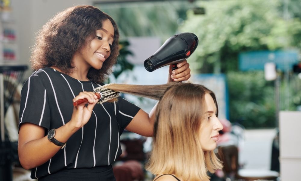 7 Salon Conversation Topics To Use With New Clients