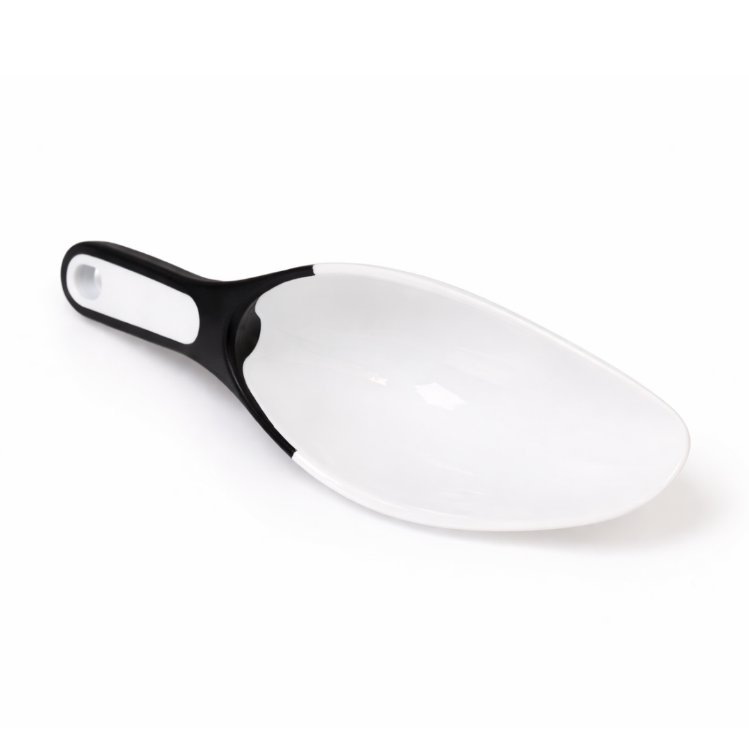 Plastic wax bead scoop for hygienic portioning and dispensing waxing beads